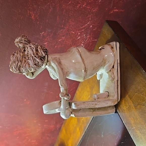 Pre-owned - Vtg - Signed w/o Tag - Dino Bencini "Lady On Scale" Figurine - Italy - Picture 3 of 10